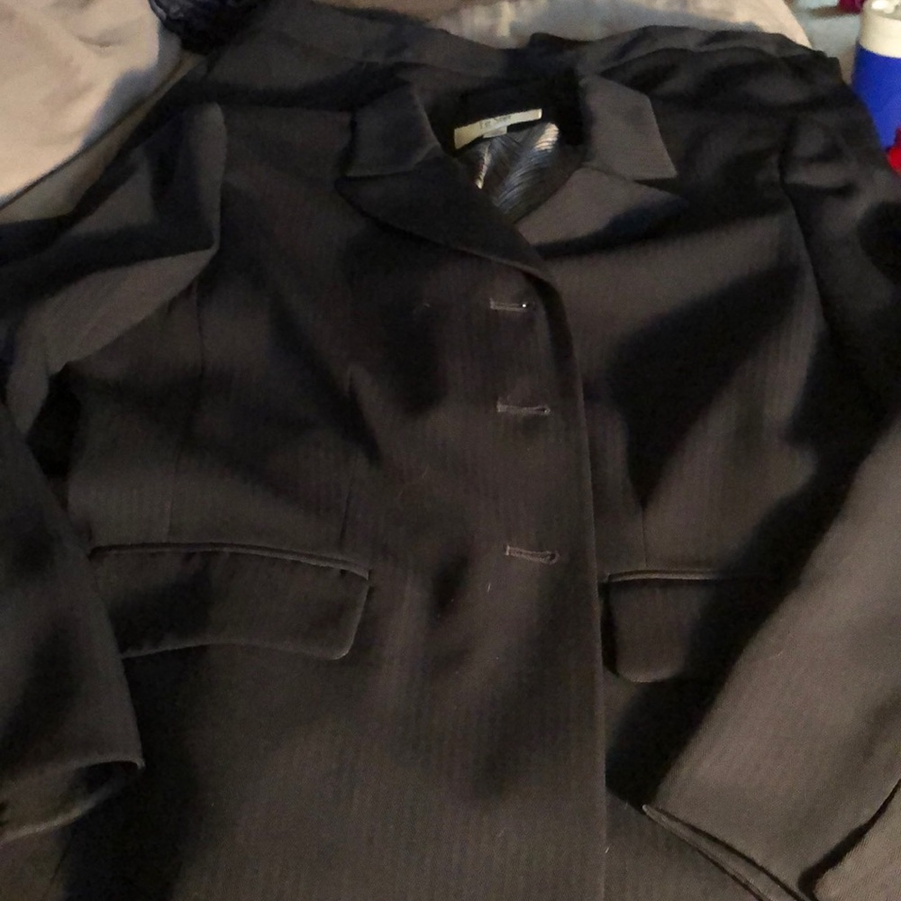 LeSuit 2 piece suit
